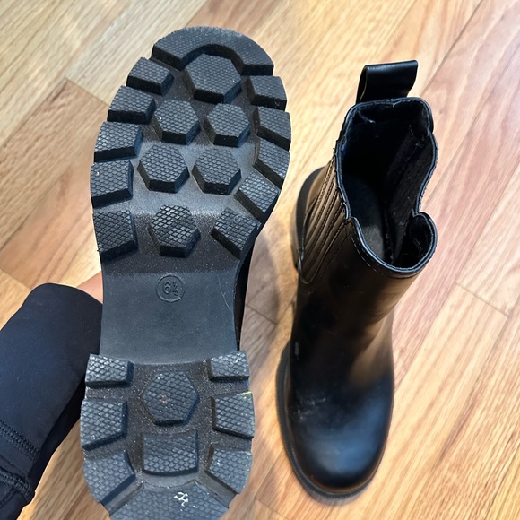 Chunky black ankle booties - Picture 3 of 3